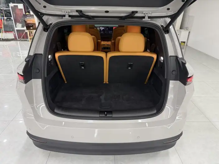 Li Auto i8 2025 Model Standard Edition – фото 9