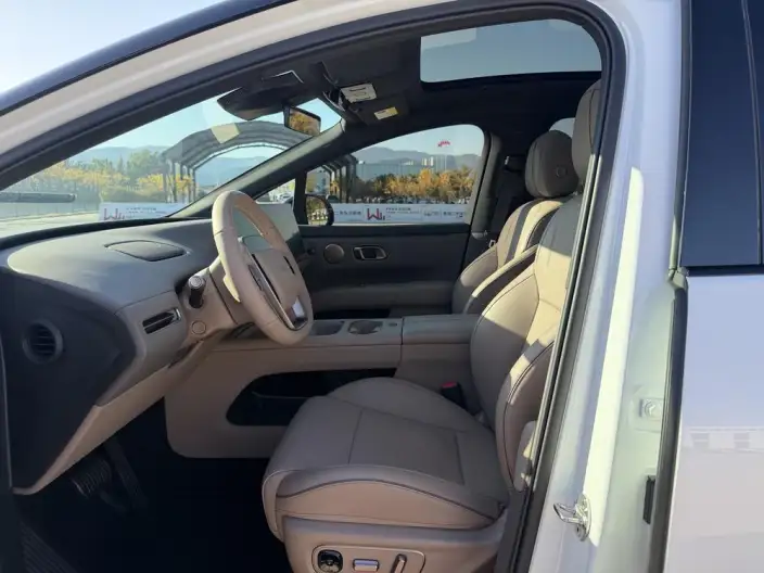 Li Auto i6 2025 Model 2WD Standard Edition – фото 8