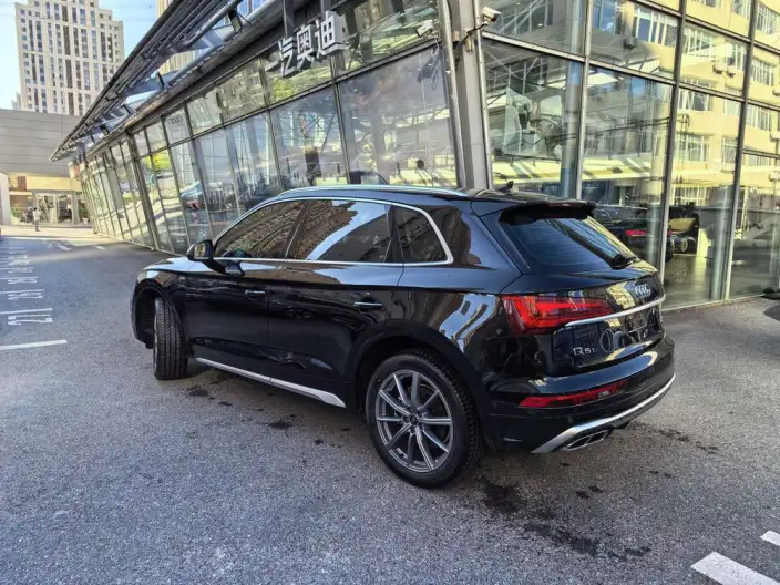 Audi Q5L 2022 Model 40T Fashion Dynamic Model