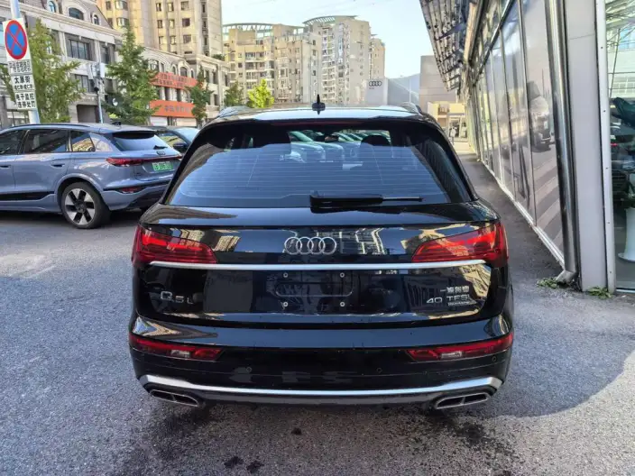 Audi Q5L 2022 Model 40T Fashion Dynamic Model