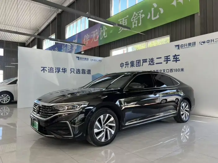 Volkswagen Passat PHEV 2022 Model 430PHEV Hybrid Deluxe Edition – фото 1