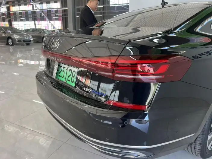 Volkswagen Passat PHEV 2022 Model 430PHEV Hybrid Deluxe Edition – фото 6