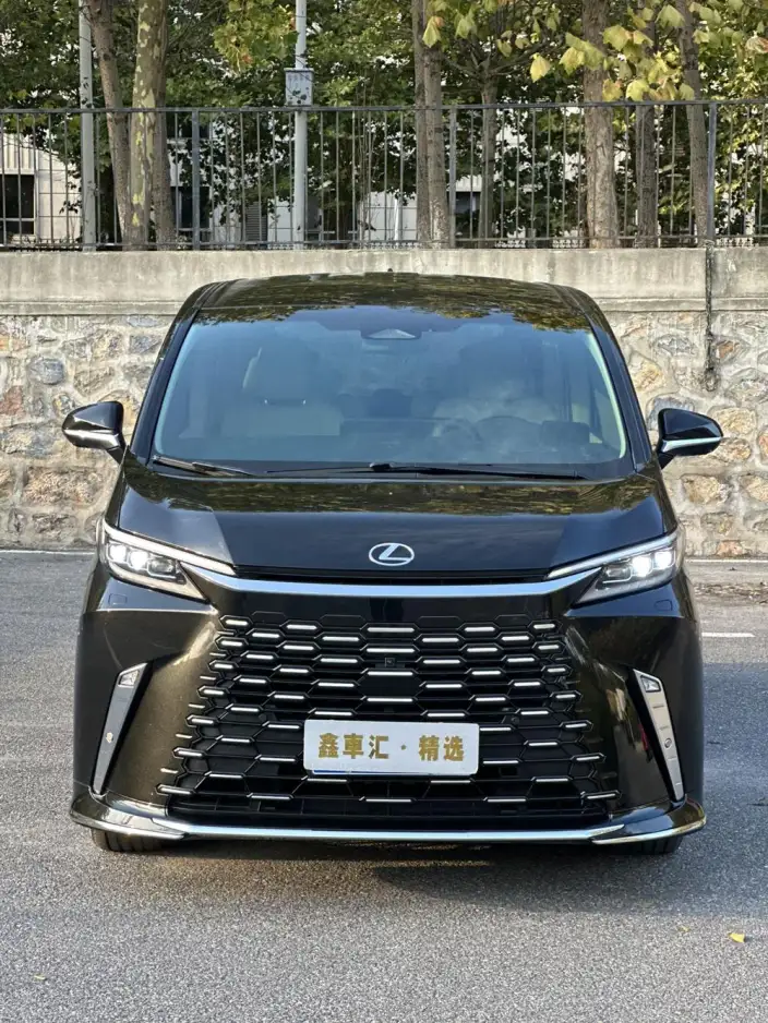 Lexus LM 2023 Model 500h DIRECT4 VI seat Respect Edition