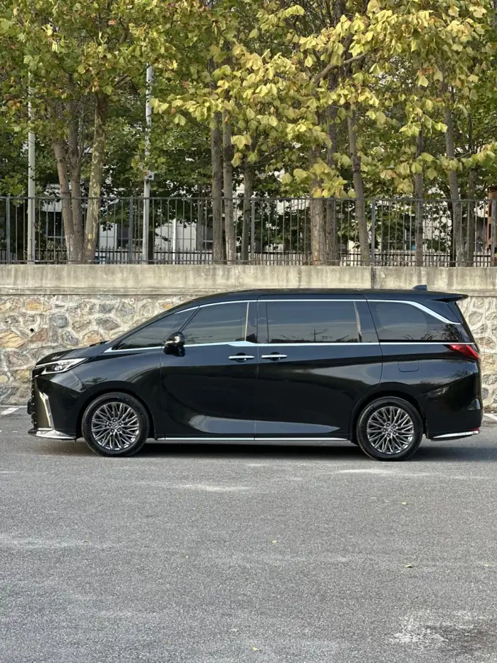 Lexus LM 2023 Model 500h DIRECT4 VI seat Respect Edition