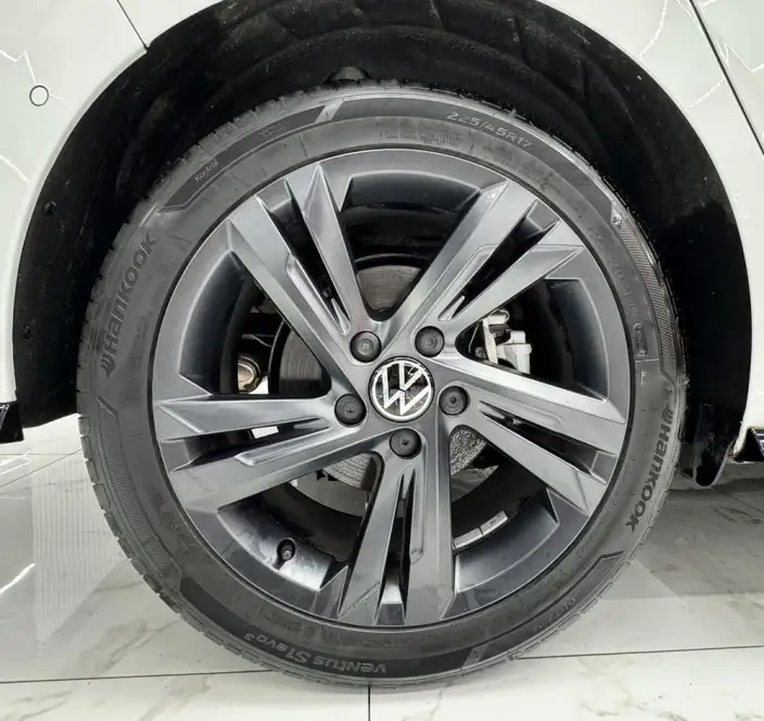 Volkswagen Golf 2023 Model 280TSI DSG R-Line Lite – фото 9