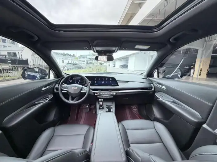 Cadillac XT4 2024 Model 28T 2WD Luxury Model – фото 6