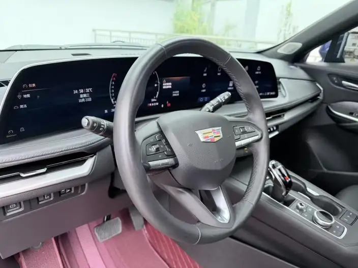 Cadillac XT4 2024 Model 28T 2WD Luxury Model – фото 7