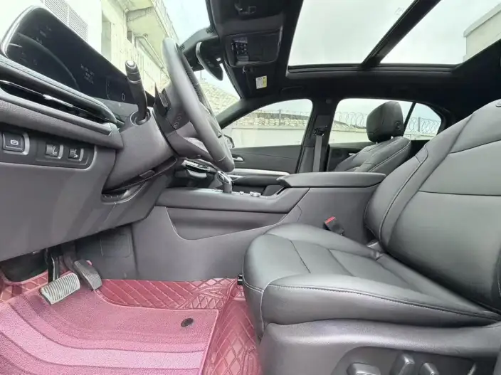 Cadillac XT4 2024 Model 28T 2WD Luxury Model – фото 8