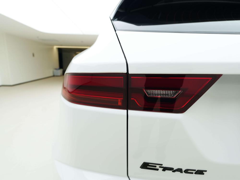 Jaguar E-PACE 2024 R-Dynamic SE Black Sport Edition – фото 9