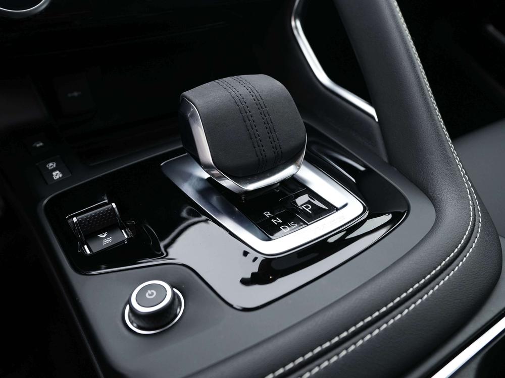 Jaguar E-PACE 2024 R-Dynamic SE Black Sport Edition – фото 15