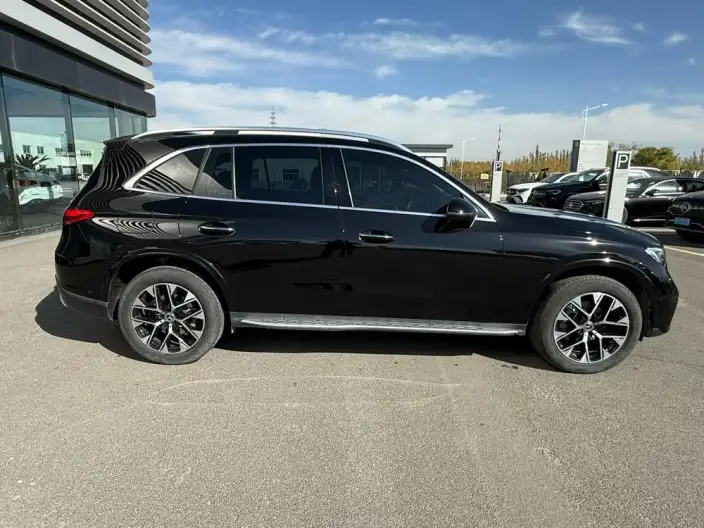 Mercedes-Benz GLC 2023 Model GLC 260 L 4MATIC Luxury Model 7 seat – фото 5