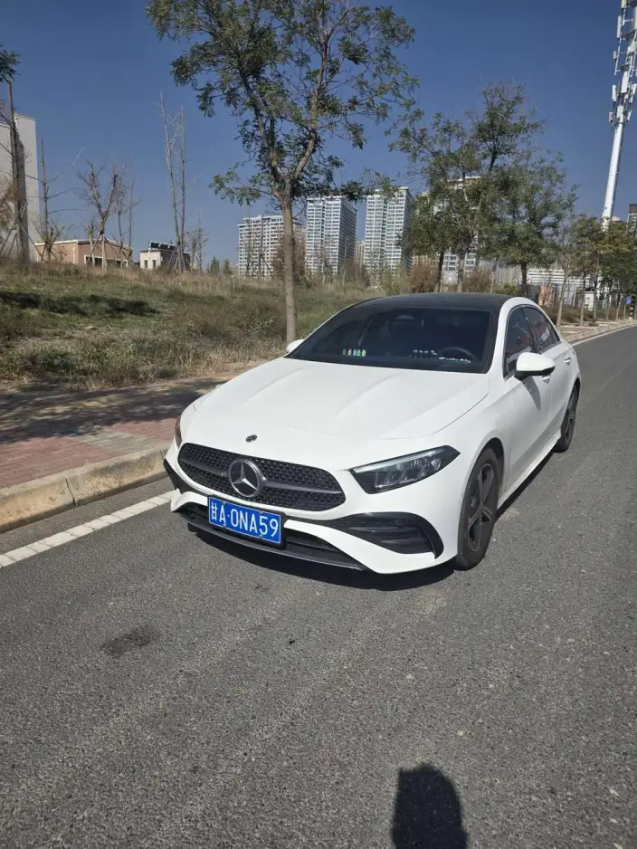 Mercedes-Benz A-class 2025 Model A 200 L Fashion Edition – фото 1