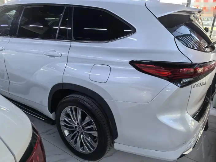 Toyota Highlander 2023 Model Hybrid 2.5L 4WD Premium Edition 7 seat – фото 6
