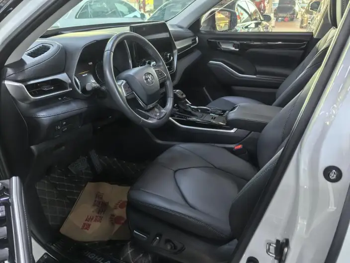 Toyota Highlander 2023 Model Hybrid 2.5L 4WD Premium Edition 7 seat – фото 10