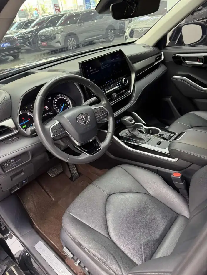 Toyota Highlander 2022 Model Hybrid 2.5L 4WD Premium Edition 7 seat – фото 9