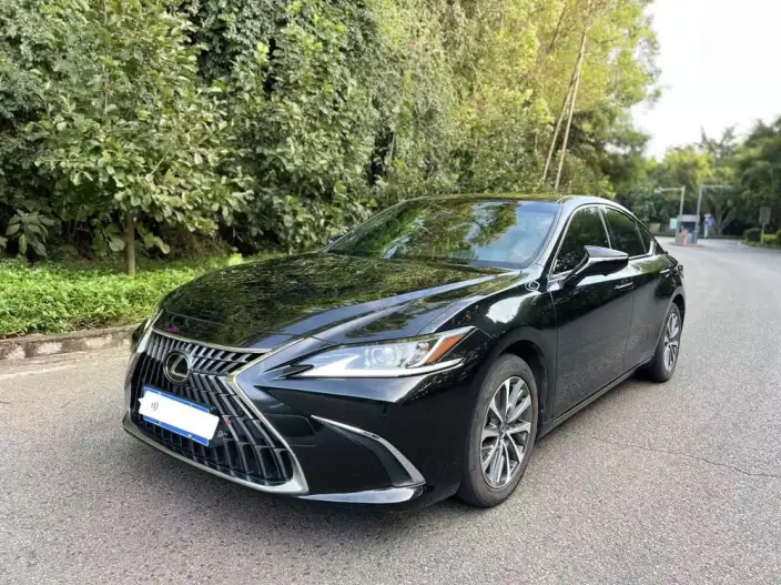 Lexus ES 2022 Model 300h Superior Edition – фото 1