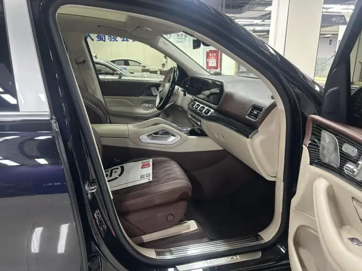 Mercedes-Benz GLS 2024 Model GLS 450 4MATIC Fashion Model – фото 8