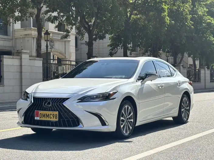 Lexus ES 2022 Model 200 Superior Edition
