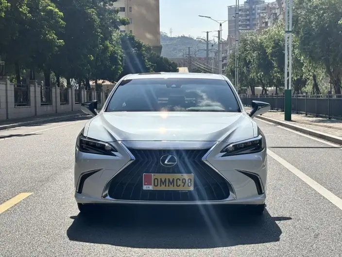 Lexus ES 2022 Model 200 Superior Edition