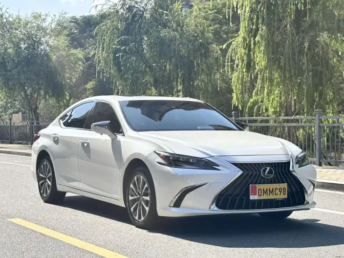 Lexus ES 2022 Model 200 Superior Edition