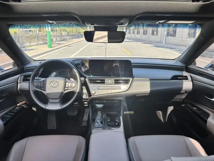 Lexus ES 2022 Model 200 Superior Edition – фото 7