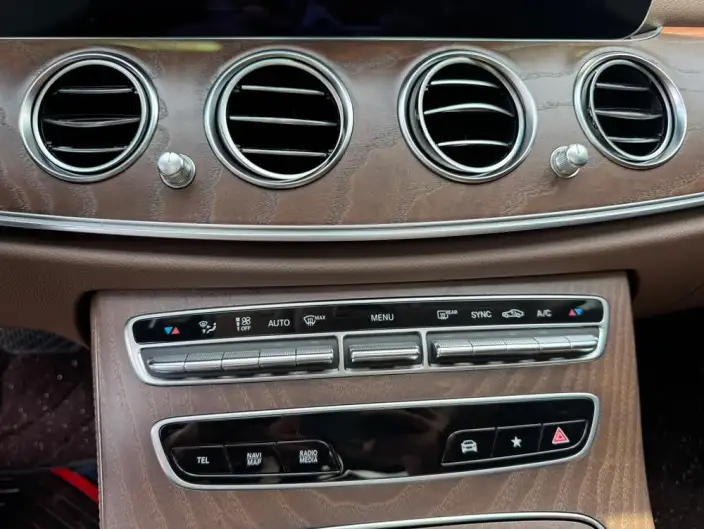 Mercedes-Benz E-Class 2023 Model E 300 L Luxury Model sedan – фото 6