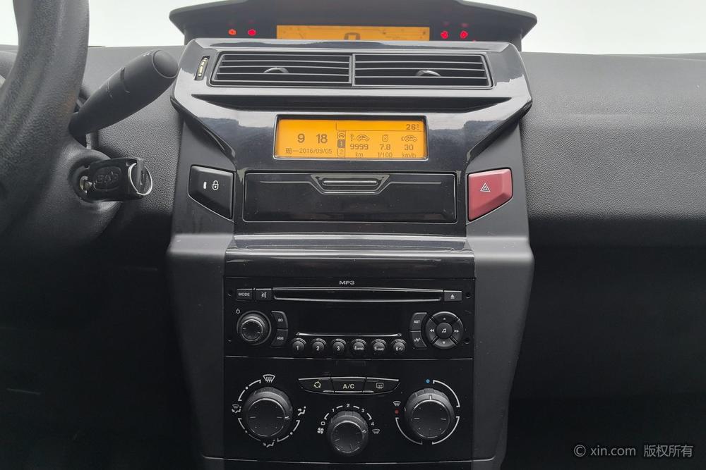 Citroën C-Triomphe 2013 Sedan 1.6L Manual Fashion – фото 13