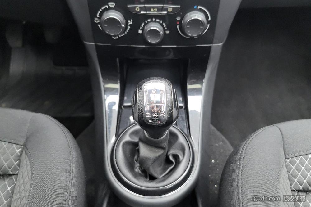 Citroën C-Triomphe 2013 Sedan 1.6L Manual Fashion – фото 15