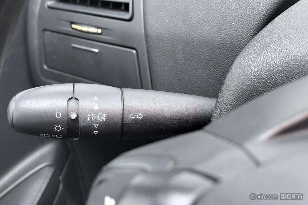 Citroën C-Triomphe 2013 Sedan 1.6L Manual Fashion – фото 16
