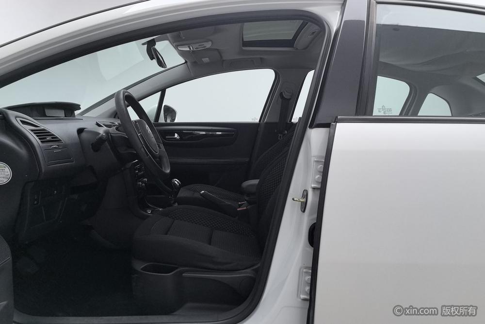 Citroën C-Triomphe 2013 Sedan 1.6L Manual Fashion – фото 17