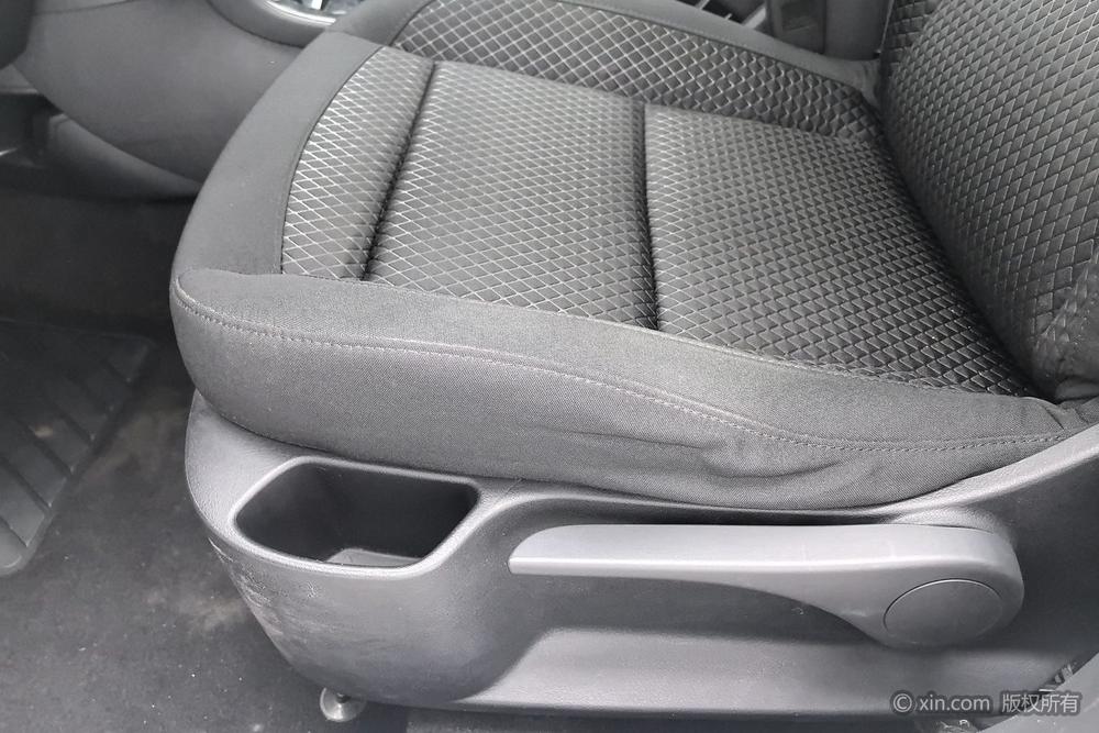 Citroën C-Triomphe 2013 Sedan 1.6L Manual Fashion – фото 18