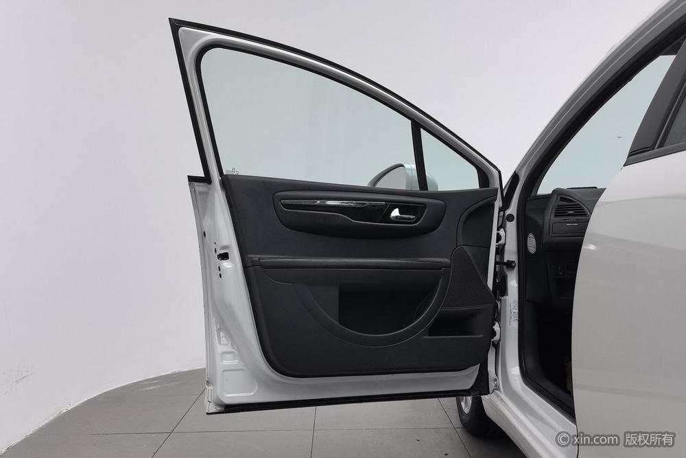 Citroën C-Triomphe 2013 Sedan 1.6L Manual Fashion – фото 21