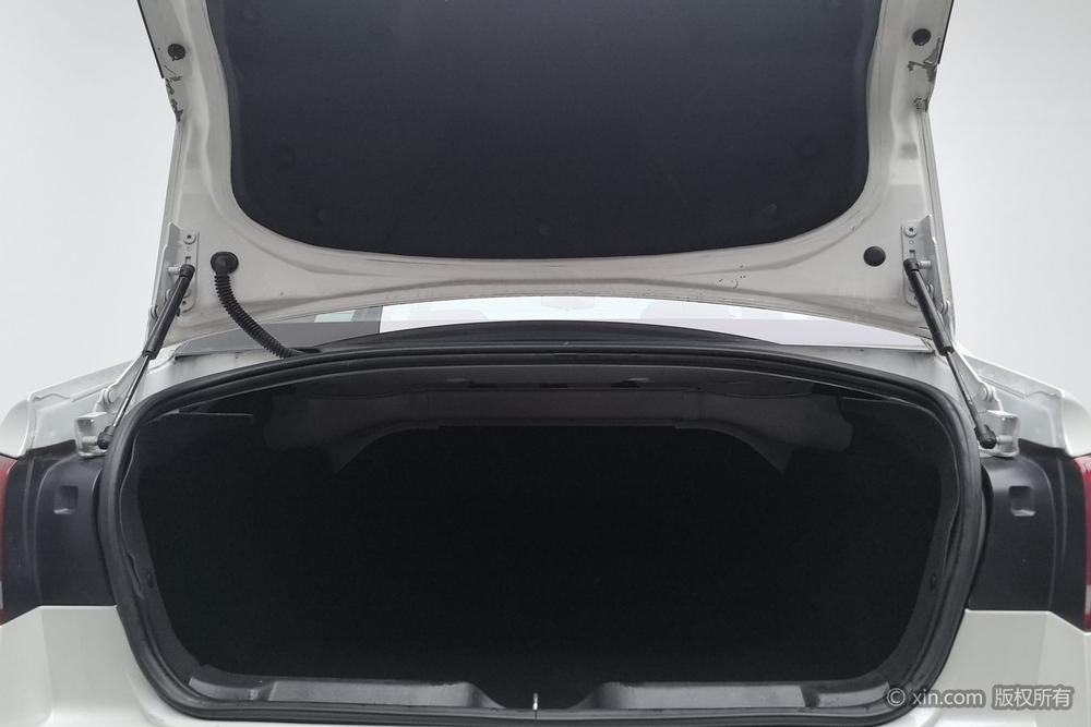 Citroën C-Triomphe 2013 Sedan 1.6L Manual Fashion – фото 23