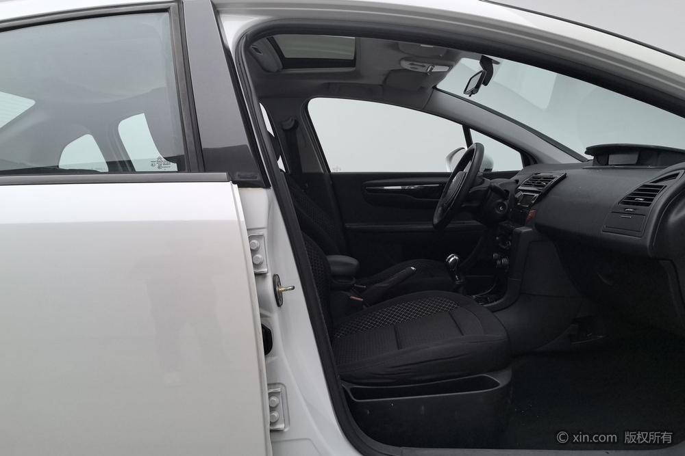 Citroën C-Triomphe 2013 Sedan 1.6L Manual Fashion – фото 24