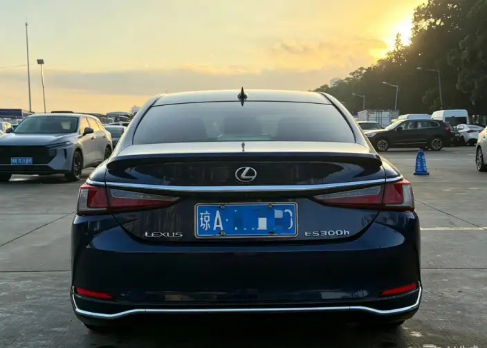 Lexus ES 2022 Model 200 Superior Edition – фото 5