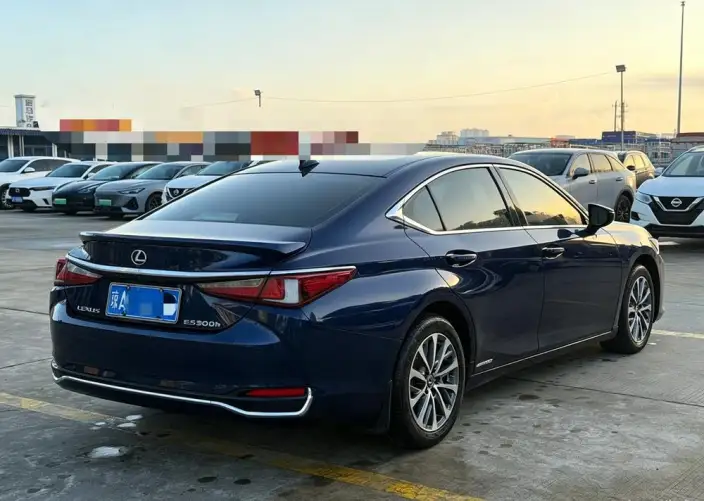 Lexus ES 2022 Model 200 Superior Edition – фото 6