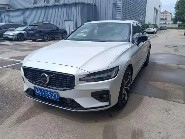Volvo S60 2025 Model B5 Smart Elegance Sports Edition