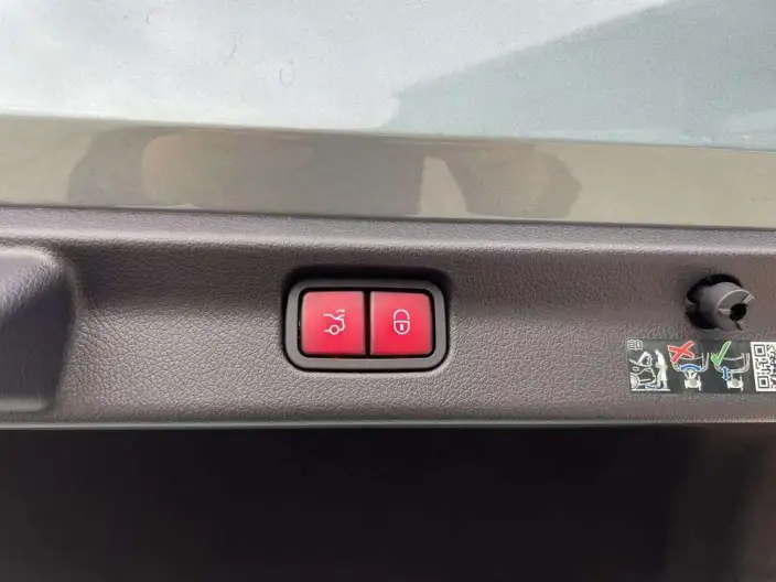 Mercedes-Benz EQE 2025 Model EQE 500 4MATIC Deluxe Edition – фото 9