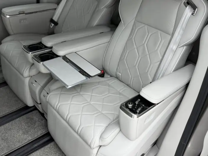 Volvo EM90 2025 Model Ultra VI seat – фото 7