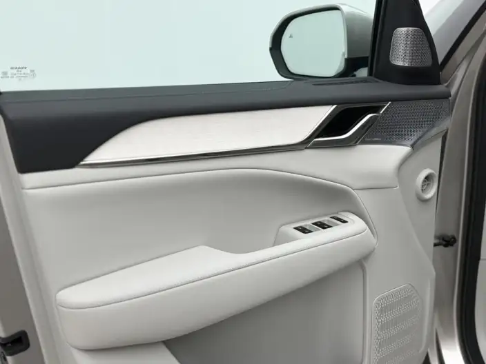 Volvo EM90 2025 Model Ultra VI seat – фото 8