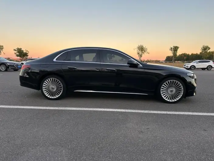 Mercedes-Benz E-Class 2024 Model E 260 L sedan – фото 7