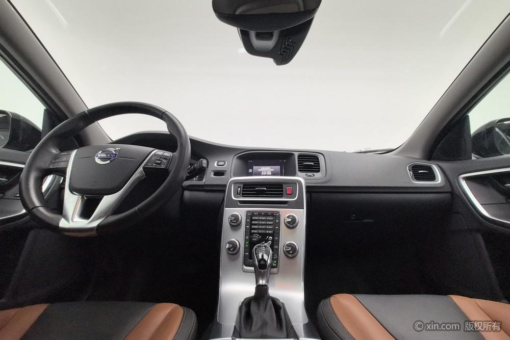 Volvo V60 2017 модификация Cross Country T5 AWD National V – фото 12