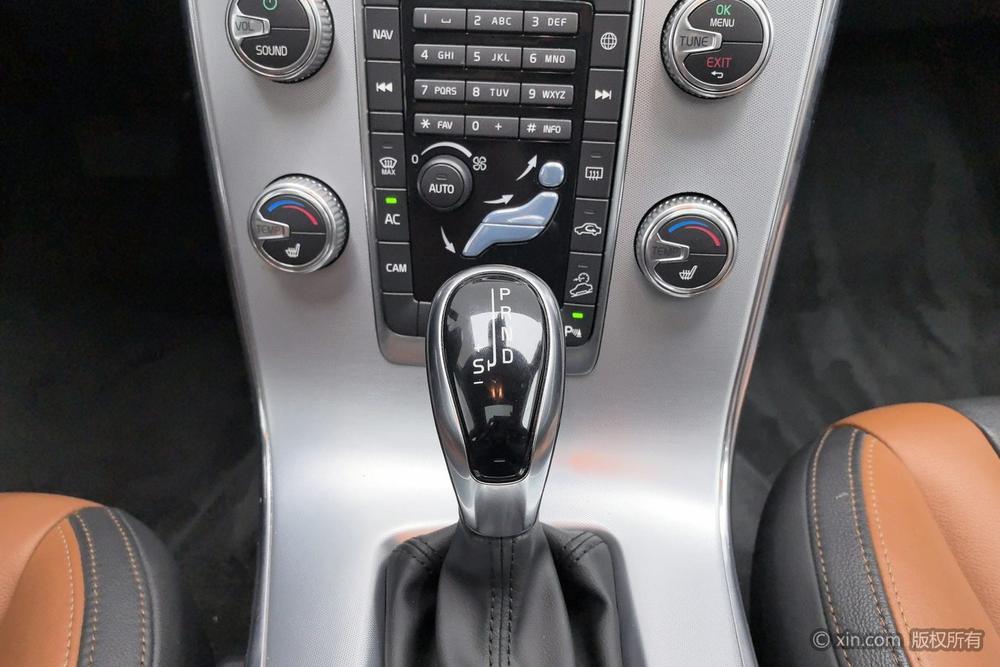 Volvo V60 2017 модификация Cross Country T5 AWD National V – фото 15
