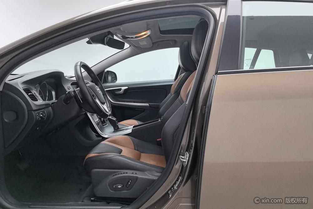 Volvo V60 2017 модификация Cross Country T5 AWD National V – фото 17
