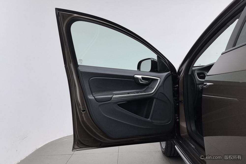 Volvo V60 2017 модификация Cross Country T5 AWD National V – фото 21
