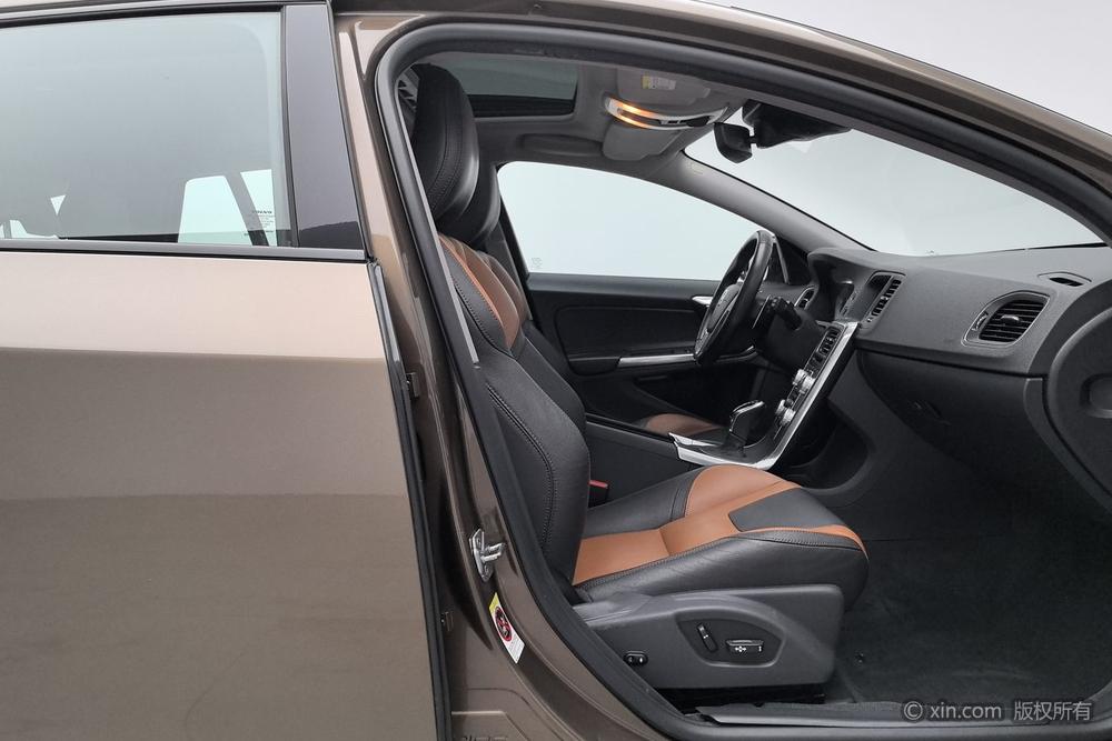 Volvo V60 2017 модификация Cross Country T5 AWD National V – фото 24