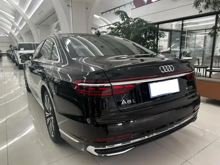 Audi A8 2024 Model A8L 45 TFSI quattro Luxury Model – фото 3