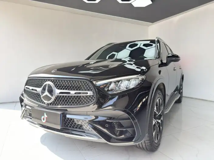 Mercedes-Benz GLC 2024 Model GLC 260 L 4MATIC Luxury Model 5 seat – фото 1