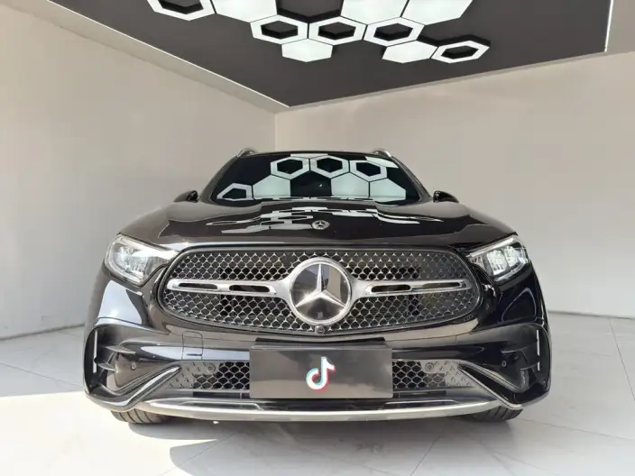 Mercedes-Benz GLC 2024 Model GLC 260 L 4MATIC Luxury Model 5 seat – фото 2