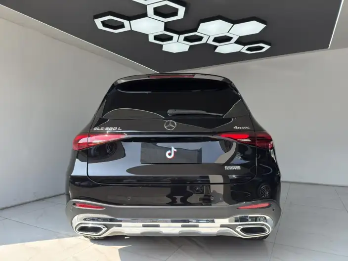 Mercedes-Benz GLC 2024 Model GLC 260 L 4MATIC Luxury Model 5 seat – фото 4